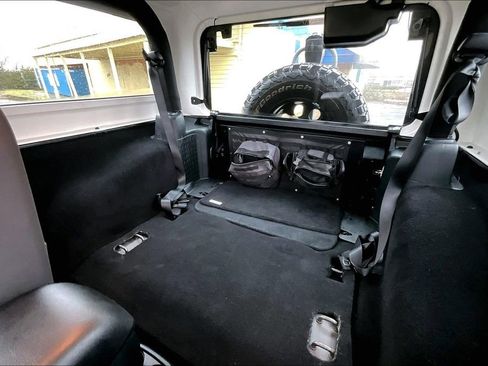 Used 2018 Jeep Wrangler Rubicon w/ Power Convenience Group image 21