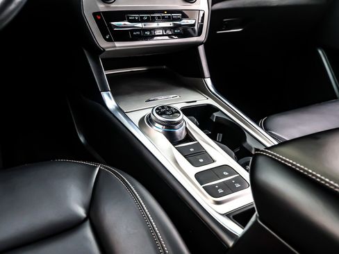 Used 2023 Ford Explorer XLT w/ Equipment Group 202A image 6