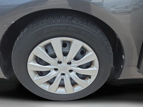 Used 2013 Toyota Corolla LE FWD image 38