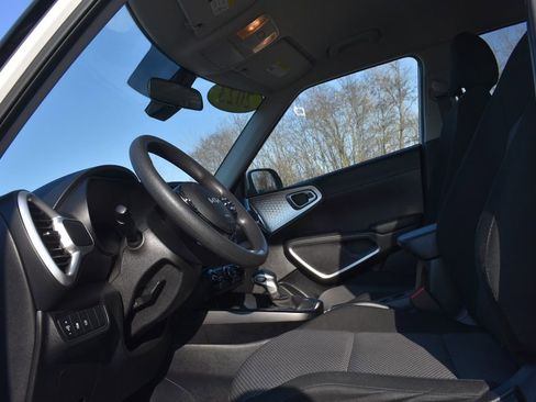 Used 2023 Kia Soul LX w/ LX Technology Package image 22