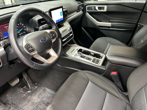 Used 2023 Ford Explorer XLT image 13