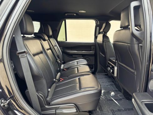 Used 2019 Ford Expedition XLT w/ Equipment Group 202A RWD image 38