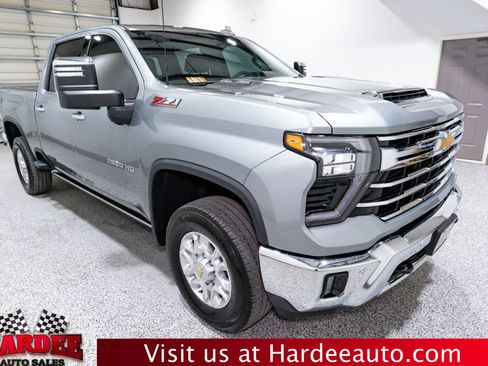 Used 2024 Chevrolet Silverado 2500 LTZ w/ LTZ Premium Package image 6