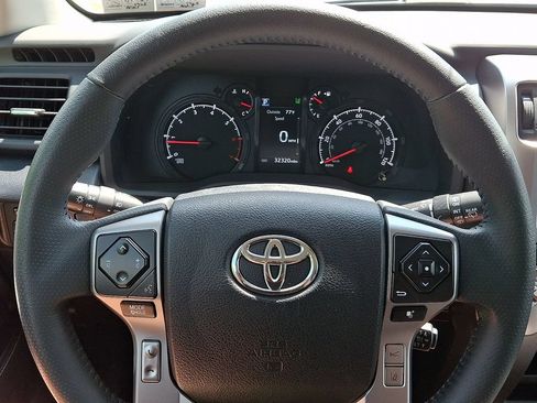 Used 2022 Toyota 4Runner SR5 AWD/4WD image 19