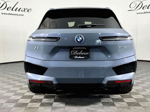 Used 2024 BMW iX xDrive50 w/ Premium Package AWD/4WD image 5