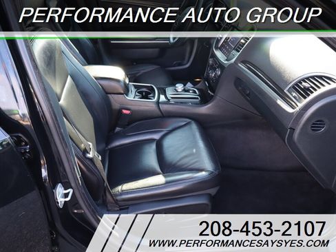 Used 2018 Chrysler 300 Touring L RWD image 9