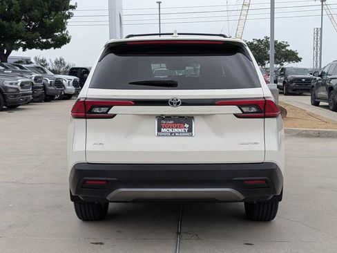 Used 2024 Toyota Grand Highlander AWD image 7