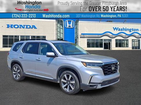 Used 2025 Honda Pilot Touring image 1
