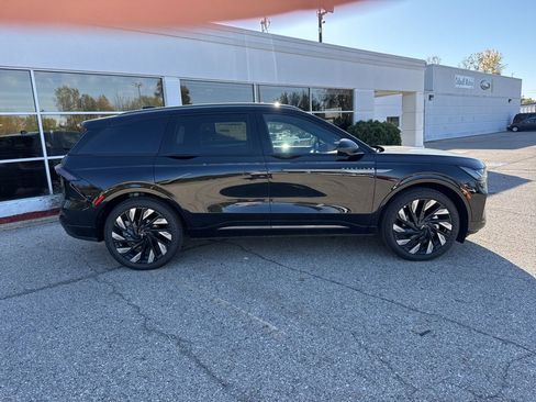 New 2025 Lincoln Nautilus Reserve image 2