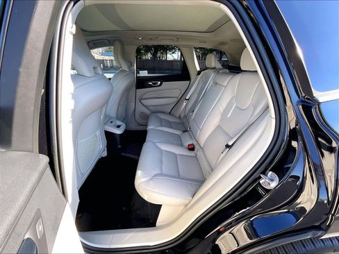 Used 2023 Volvo XC60 T8 Ultimate w/ Climate Package AWD/4WD image 29