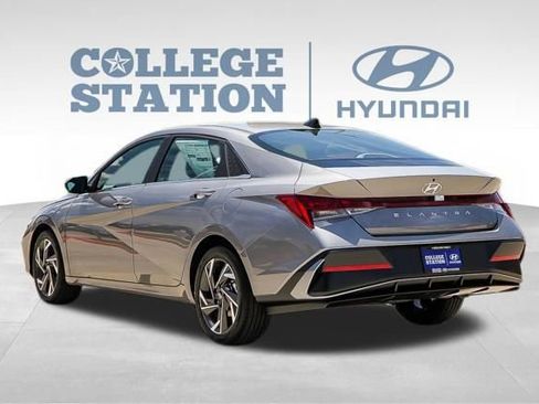 Used 2024 Hyundai Elantra SEL w/ Convenience Package image 6