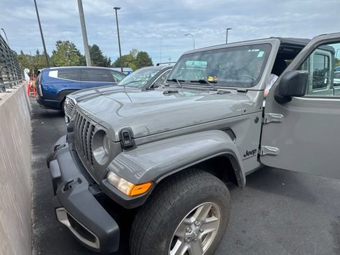 Used 2023 Jeep Gladiator Sport AWD/4WD image 5