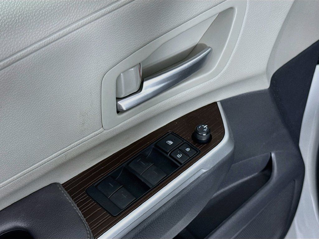 Used 2023 Toyota Sienna XLE AWD/4WD image 19