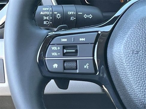 New 2025 Honda Pilot Touring image 14