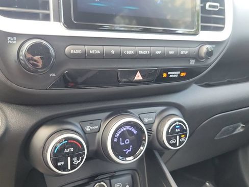 Certified 2025 Hyundai Venue Limited FWD image 21