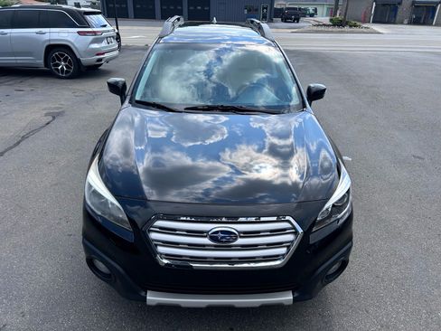 Used 2017 Subaru Outback 2.5i Limited AWD/4WD image 2