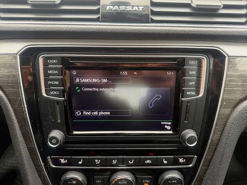 Used 2018 Volkswagen Passat 2.0T SE image 18