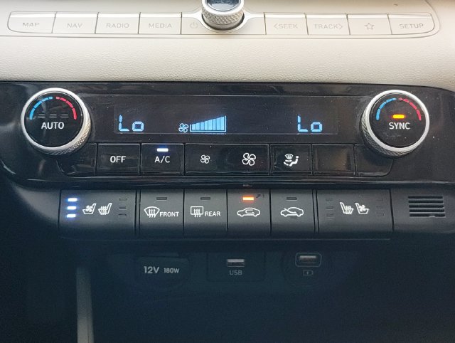 Used 2023 Hyundai Elantra Limited w/ Preferred Accessory Package FWD image 27