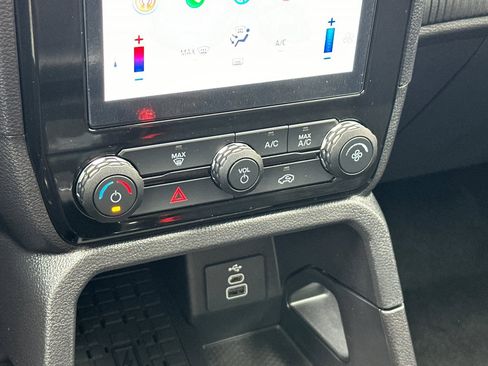 New 2025 Ford Ranger XLT w/ FX4 Off-Road Package image 19