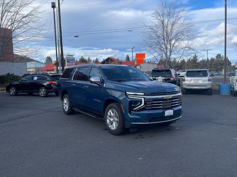 Used 2025 Chevrolet Suburban Premier image 9