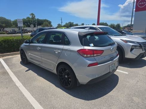 Used 2020 Hyundai Elantra GT FWD image 3