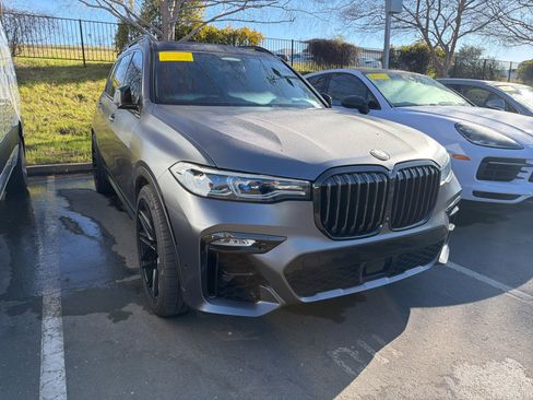 Used 2020 BMW X7 M50i image 3
