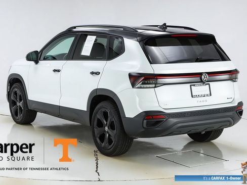 Used 2025 Volkswagen Taos SE AWD/4WD image 7