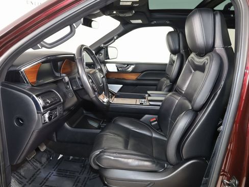 Used 2019 Lincoln Navigator Reserve image 13