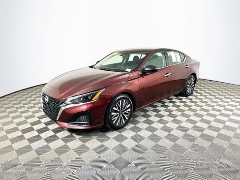 Certified 2025 Nissan Altima 2.5 SV FWD image 5