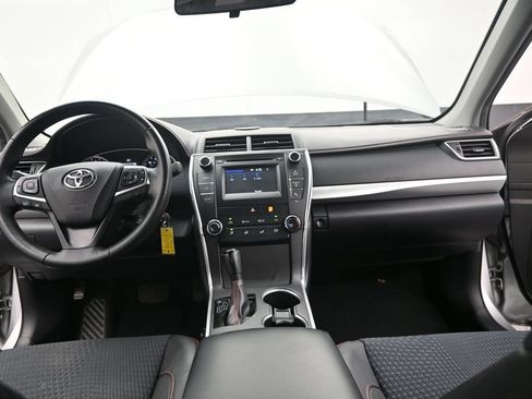 Used 2015 Toyota Camry SE FWD image 31