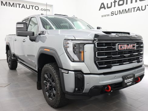 Used 2025 GMC Sierra 2500 AT4 w/ AT4 Premium Plus Package AWD/4WD image 2