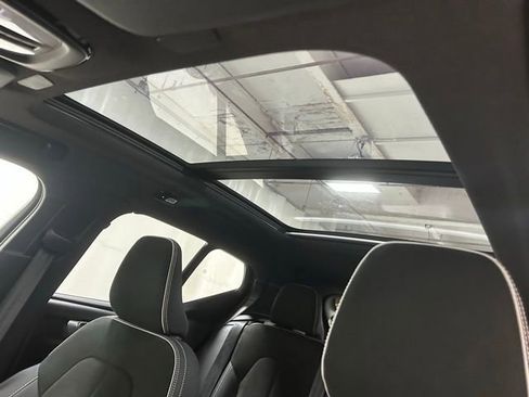 Used 2025 Volvo XC40 B5 Plus AWD/4WD image 19