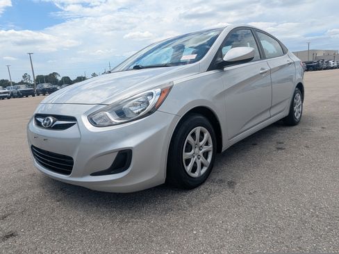 Used 2013 Hyundai Accent GLS FWD image 9