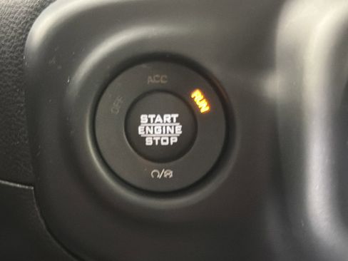 Used 2018 Jeep Wrangler Unlimited Sahara AWD/4WD image 27
