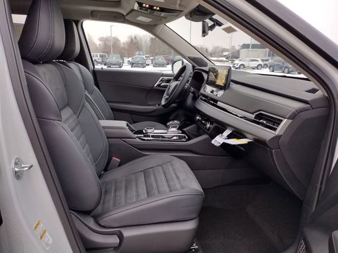 New 2026 Mitsubishi Outlander SE image 11