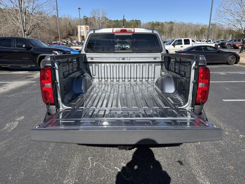 Used 2018 Chevrolet Colorado LT w/ LT Convenience Package image 18
