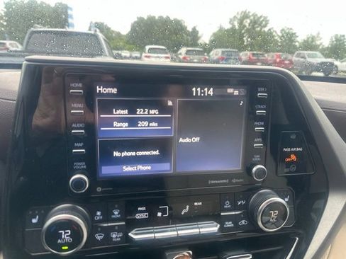 Used 2021 Toyota Highlander XLE AWD/4WD image 11
