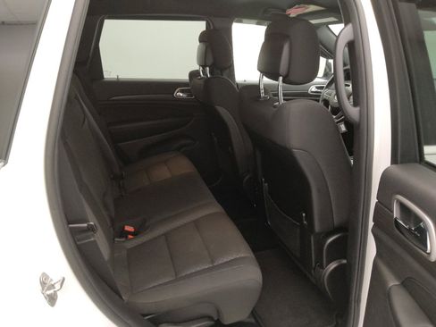 Used 2018 Jeep Grand Cherokee Laredo image 19