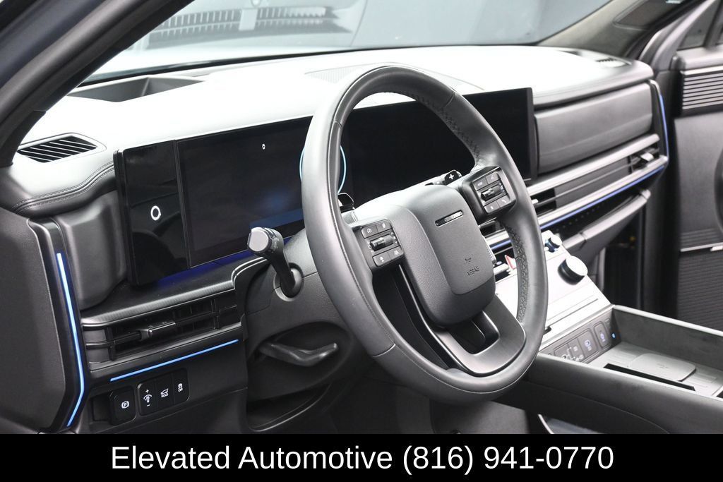 Used 2025 Hyundai Santa Fe Calligraphy AWD/4WD image 17