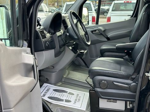 Used 2014 Mercedes-Benz Sprinter 2500 image 17