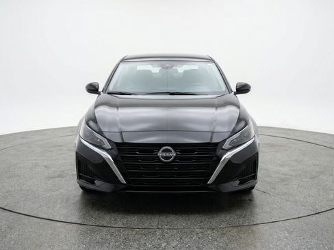 Used 2025 Nissan Altima 2.5 SV FWD image 2
