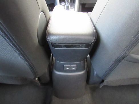 Used 2021 Nissan Kicks S image 21