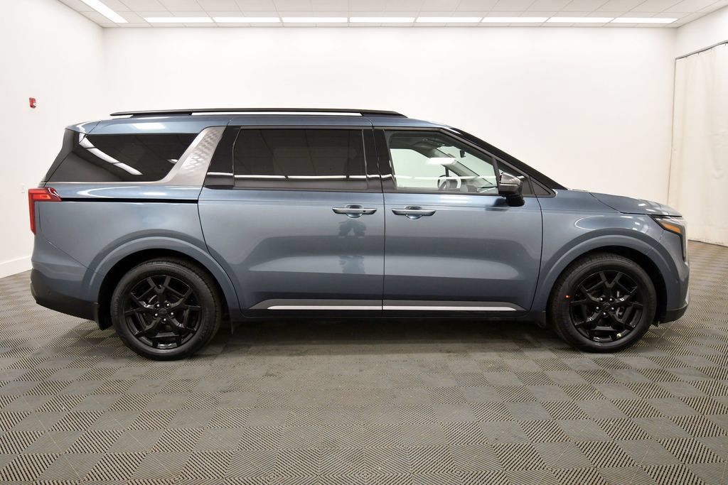 Certified 2026 Kia Carnival SX w/ SX Dark Edition Package FWD image 9