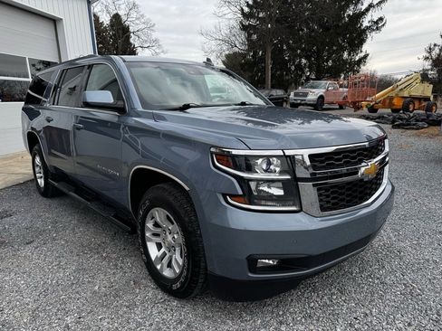 Used 2016 Chevrolet Suburban LT w/ Luxury Package image 3