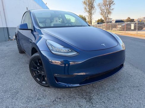 Used 2023 Tesla Model Y Long Range AWD/4WD image 4