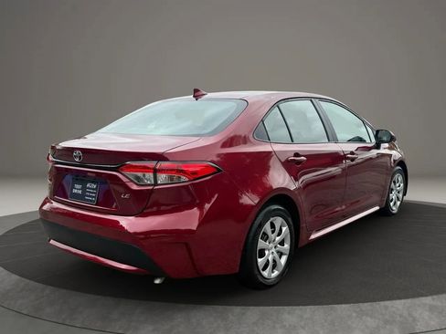 Used 2022 Toyota Corolla LE image 4
