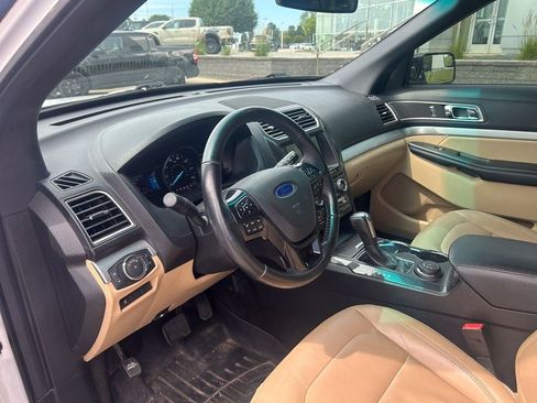 Used 2016 Ford Explorer XLT w/ Equipment Group 202A AWD/4WD image 7