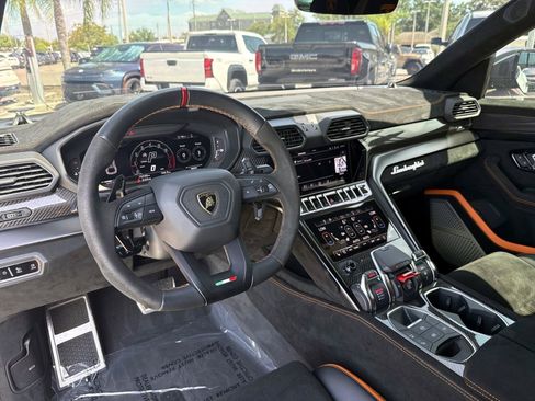 Used 2023 Lamborghini Urus Performante AWD/4WD image 16