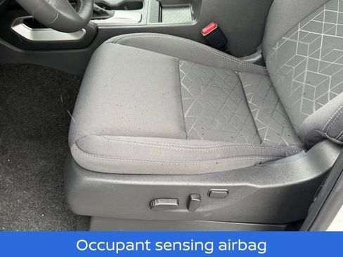 Certified 2025 Nissan Frontier SV image 31