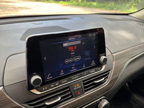 Used 2025 Nissan Altima 2.5 SV FWD image 20